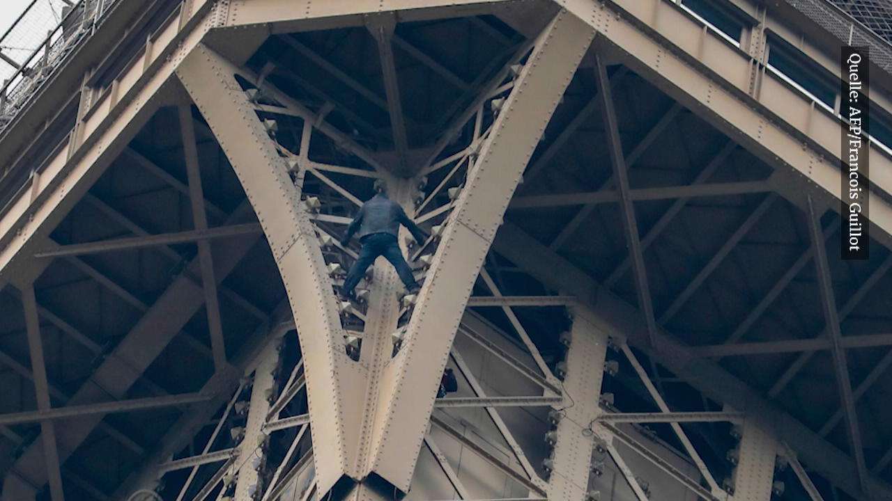 Mann klettert auf Eiffelturm Evakuiert!
