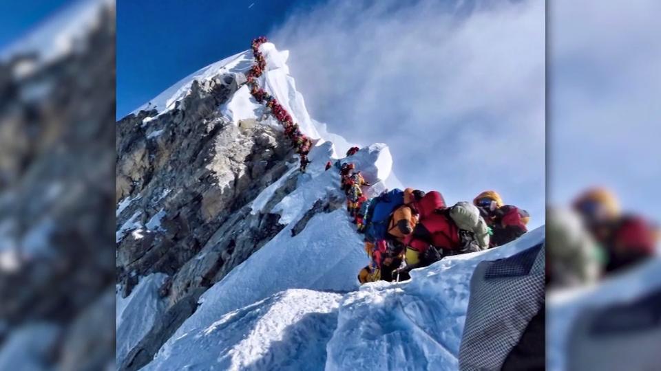 Tote Bergsteiger am Mount Everest Stau in der Todeszone