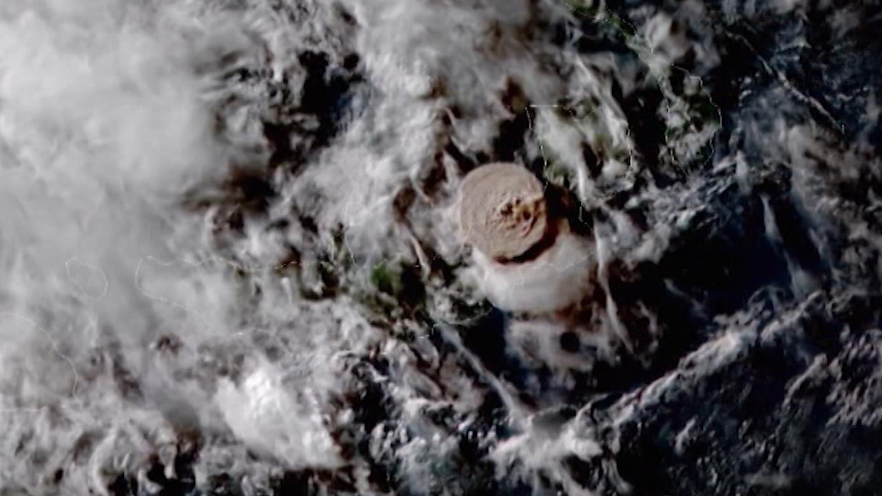 Satellit filmt gigantischen Vulkanausbruch Vulkan aus dem Weltall betrachtet