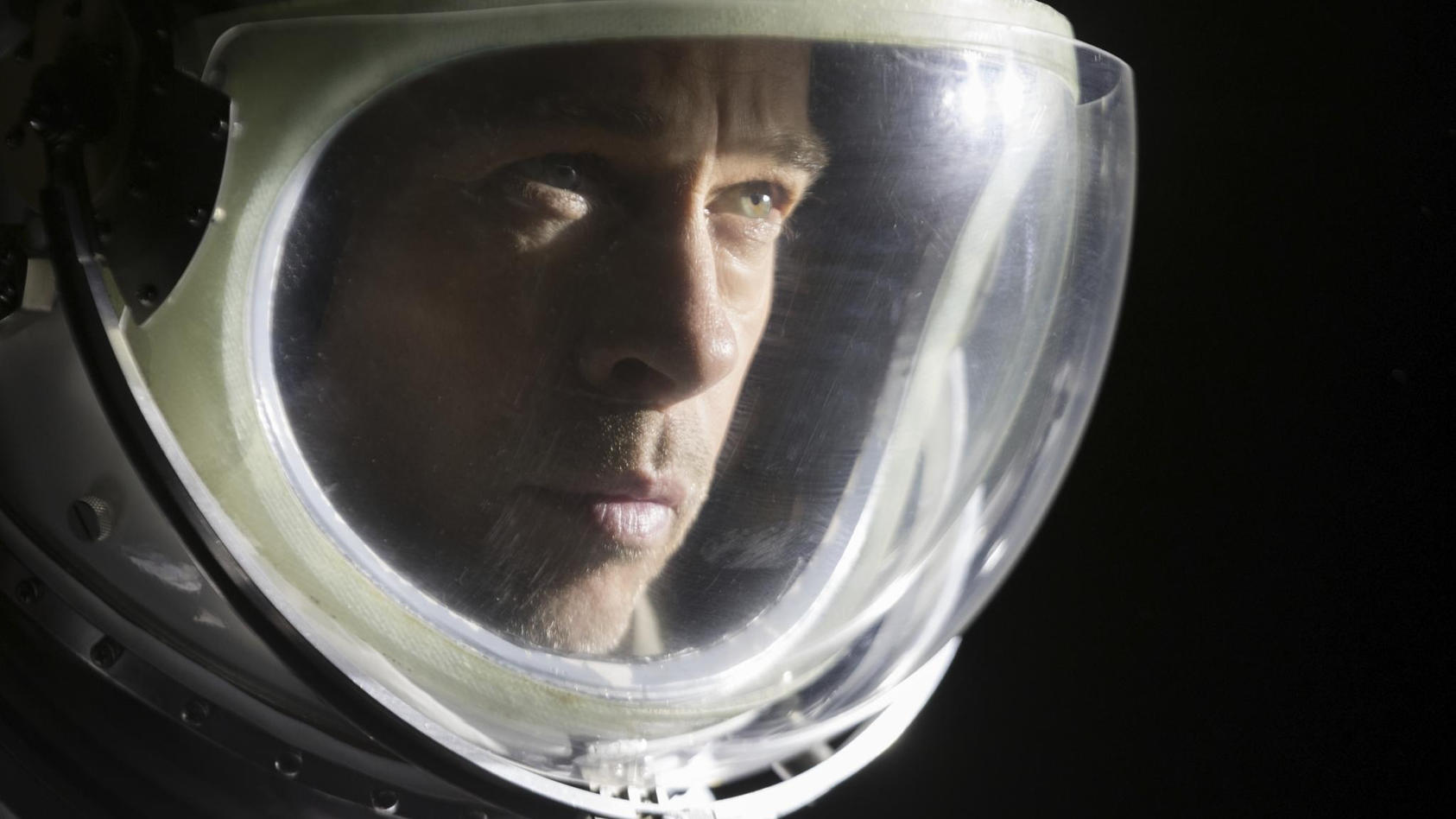 Brad Pitts blaue Augen in "Ad Astra" - Videokritik SciFi-Epos - Kinostart: 19.9.2019