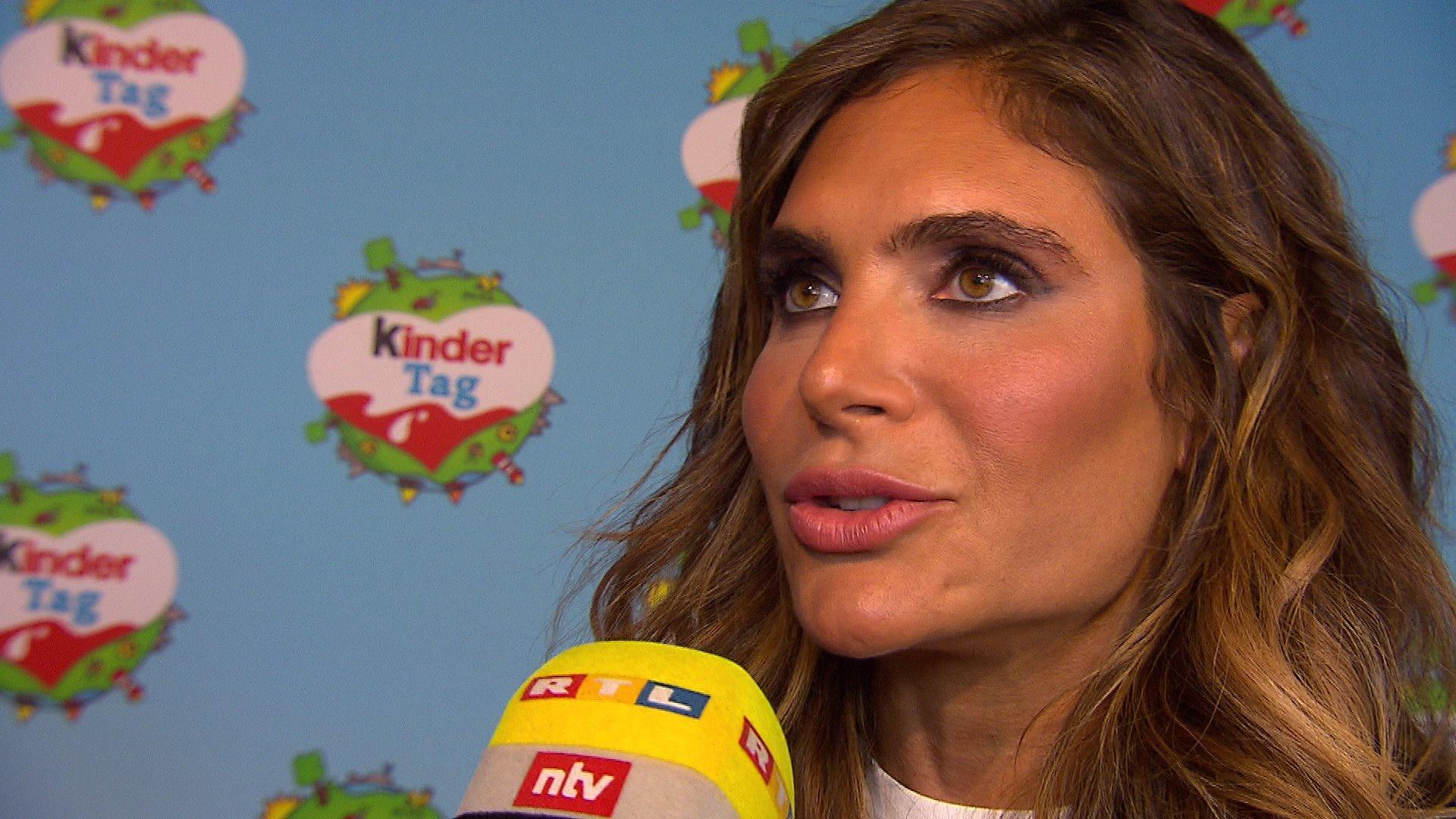 Ayda Field über ihre Ehe mit Robbie Williams Auf dem "Kinder Tag"