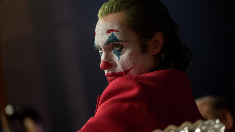 So schlägt sich Joaquin Phoenix als „Joker“ Video-Filmkritik zum Kinostart