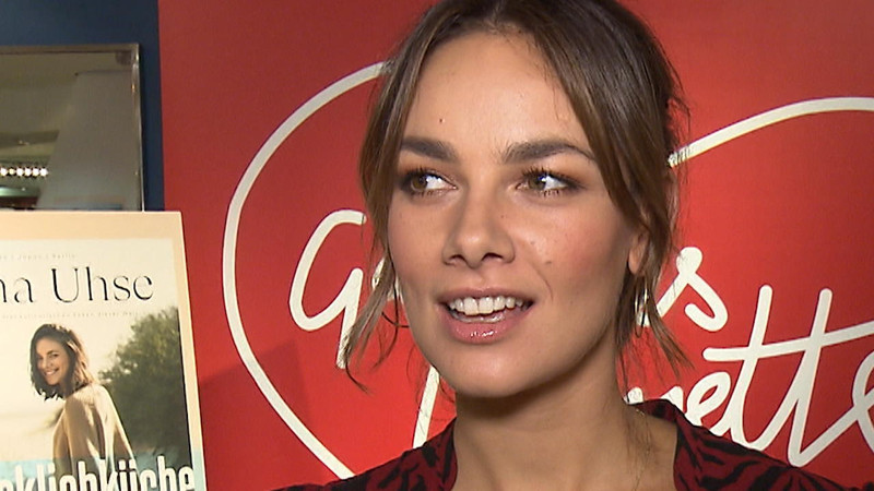Janina Uhse Ex Gzsz Star Zeigt Traumhaftes Foto Seiner Hochzeit 