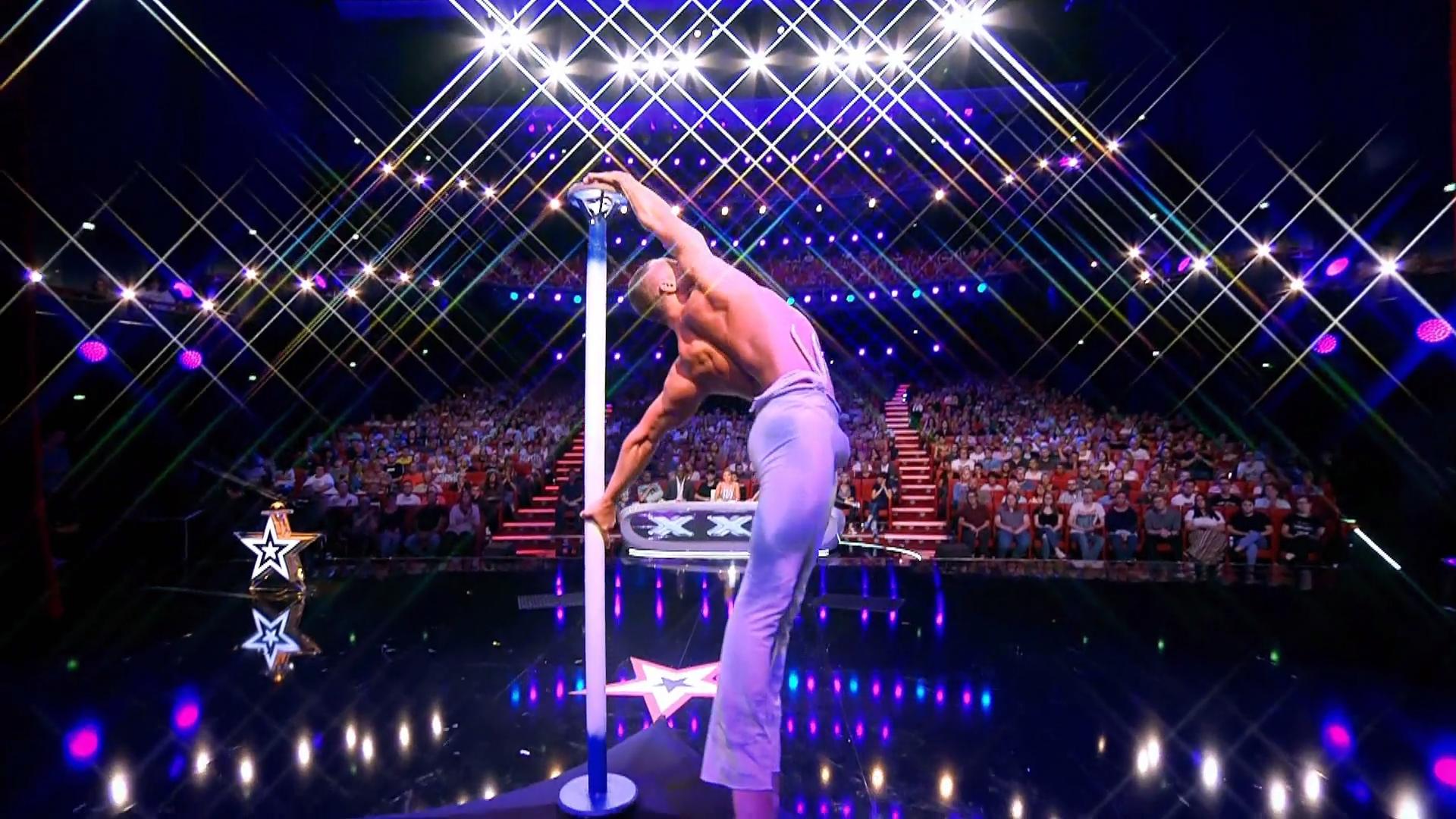 Bruce drückt den Goldenen Buzzer für Dima Shine! Er steht schon jetzt im Finale
