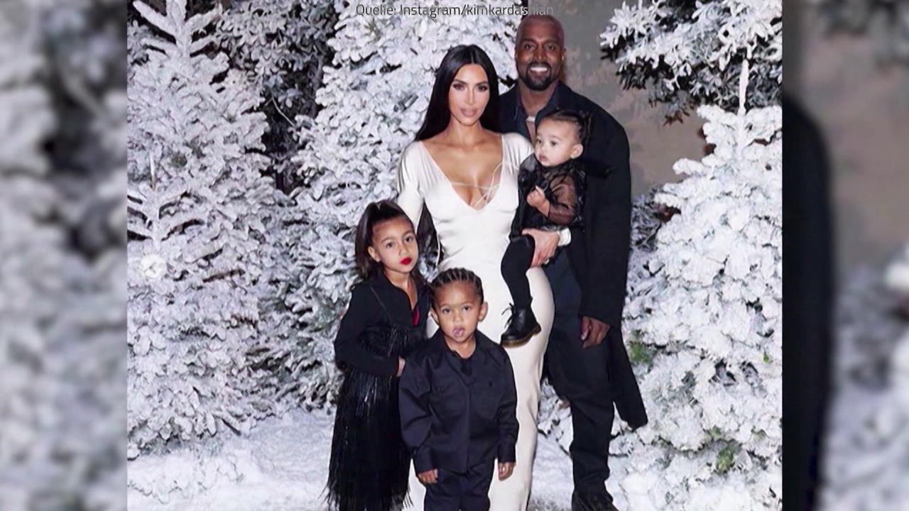 Hier bringen sich die Stars in Weihnachtsstimmung Zu Hause bei Kim Kardashian und Co.