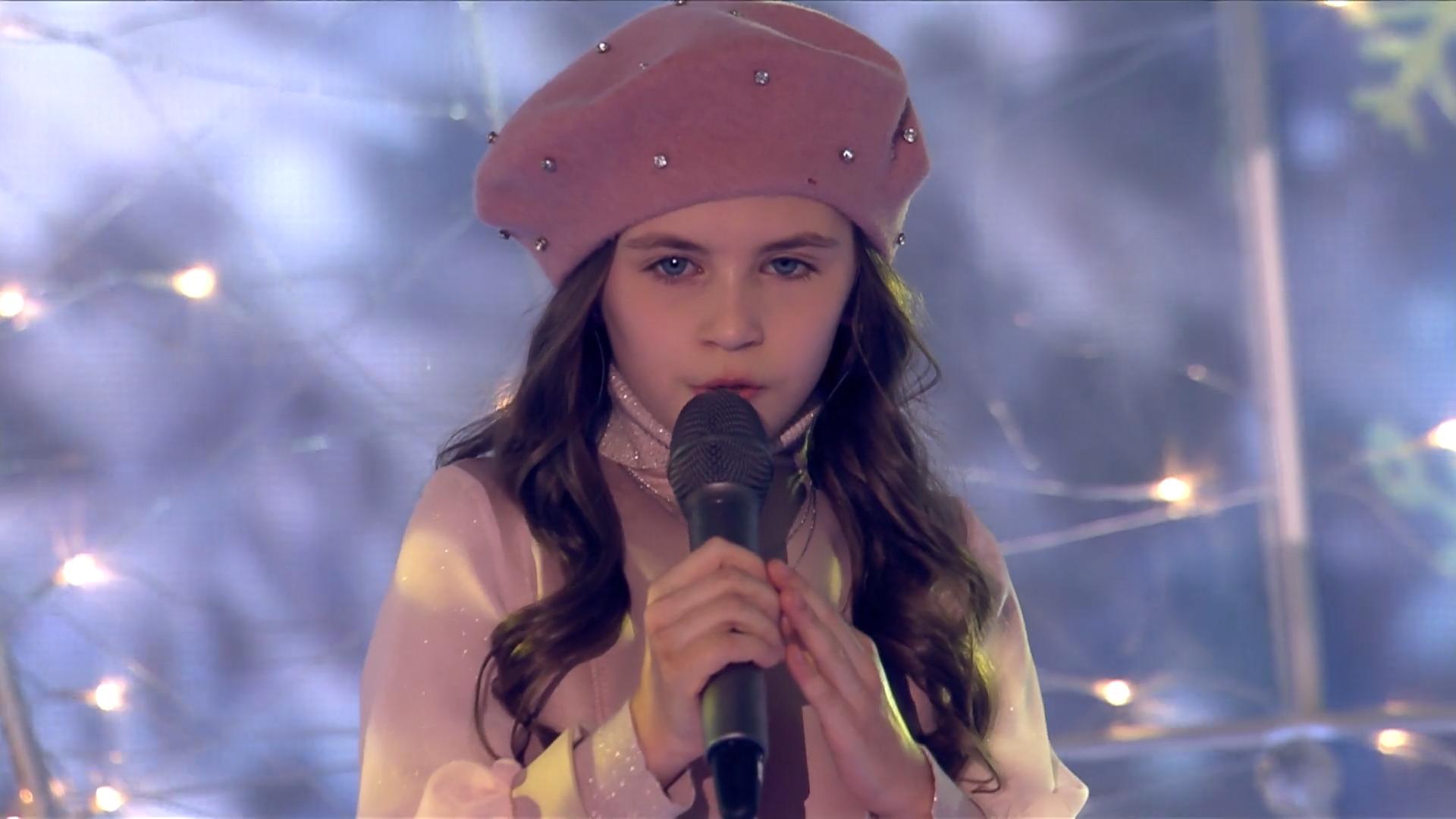 Kleines Mädchen mit großer Stimme Georgia beim Supertalent-Finale