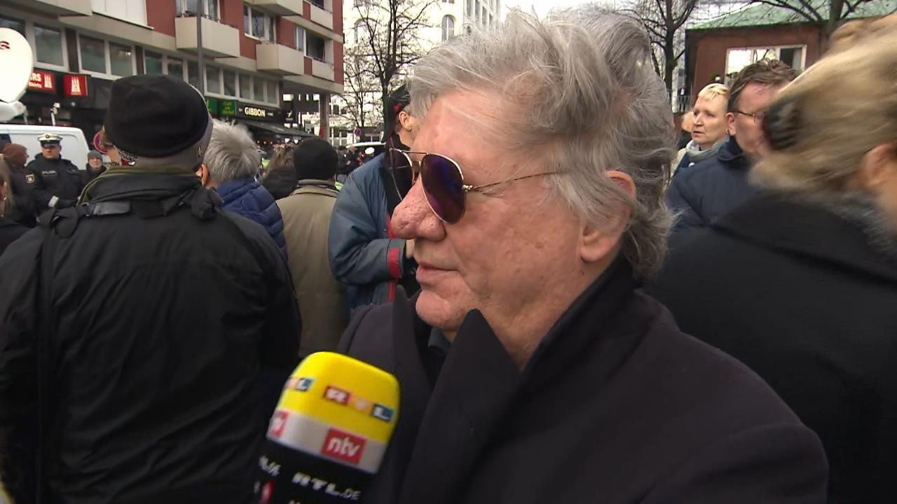 Stars nehmen Abschied von Jan Fedder Große Trauerfeier in Hamburg