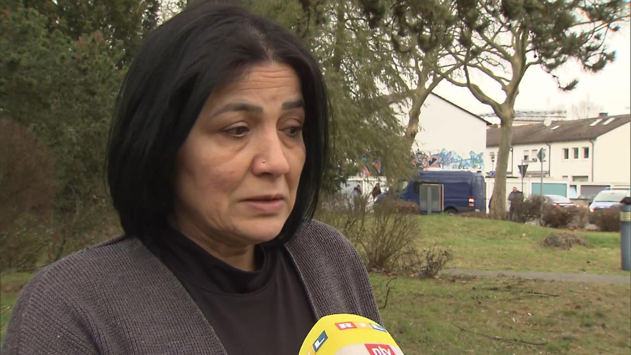 Ihre Töchter überlebten die Schüsse in Hanau Mutter in Sorge
