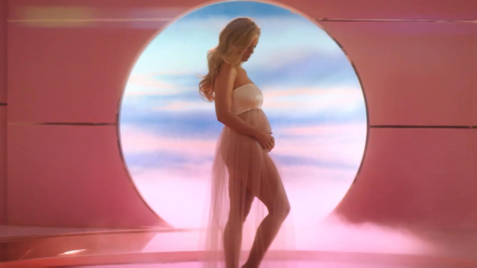 Katy Perry ist schwanger! Kugel-Premiere im Musikvideo