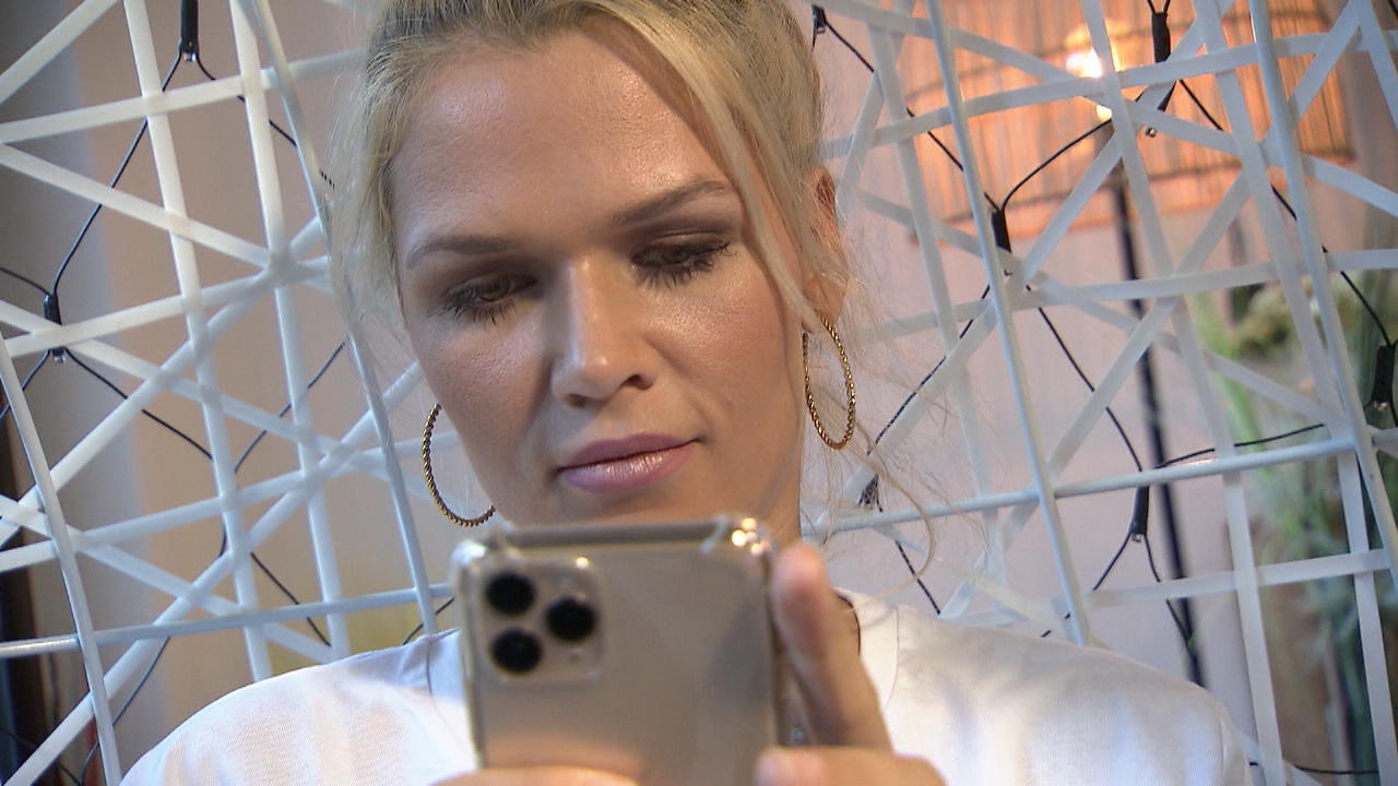 Model Sara Kulka legt Prügelbeichte ab Thema Mobbing an der Schule