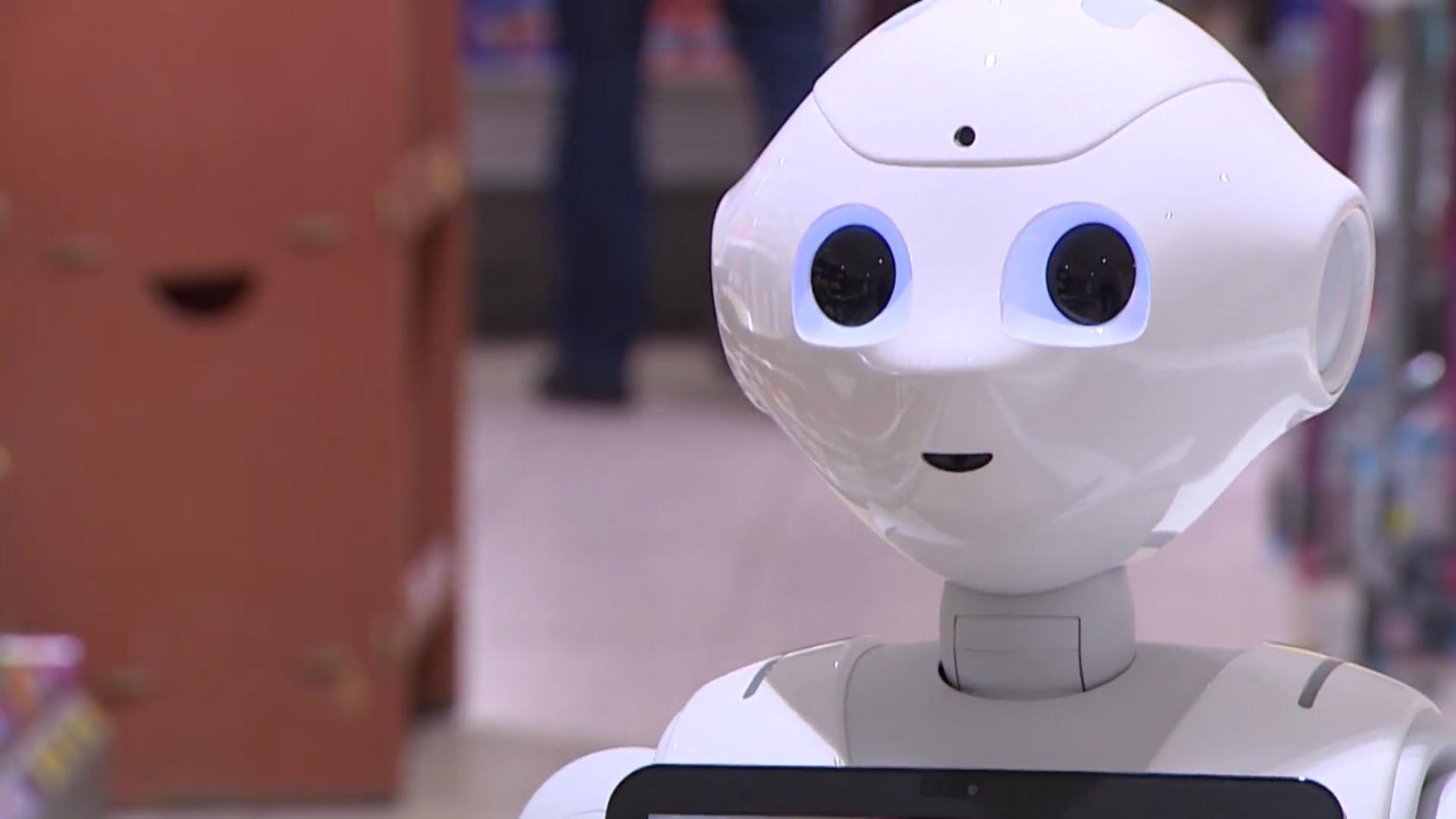 Corona-Maßnahme: Roboter hilft im Supermarkt aus 