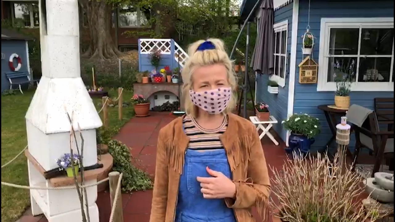 Blitzschnell selbstgemacht: Schutzmaske  ohne Nähen Mit Tuch und Gummibändern
