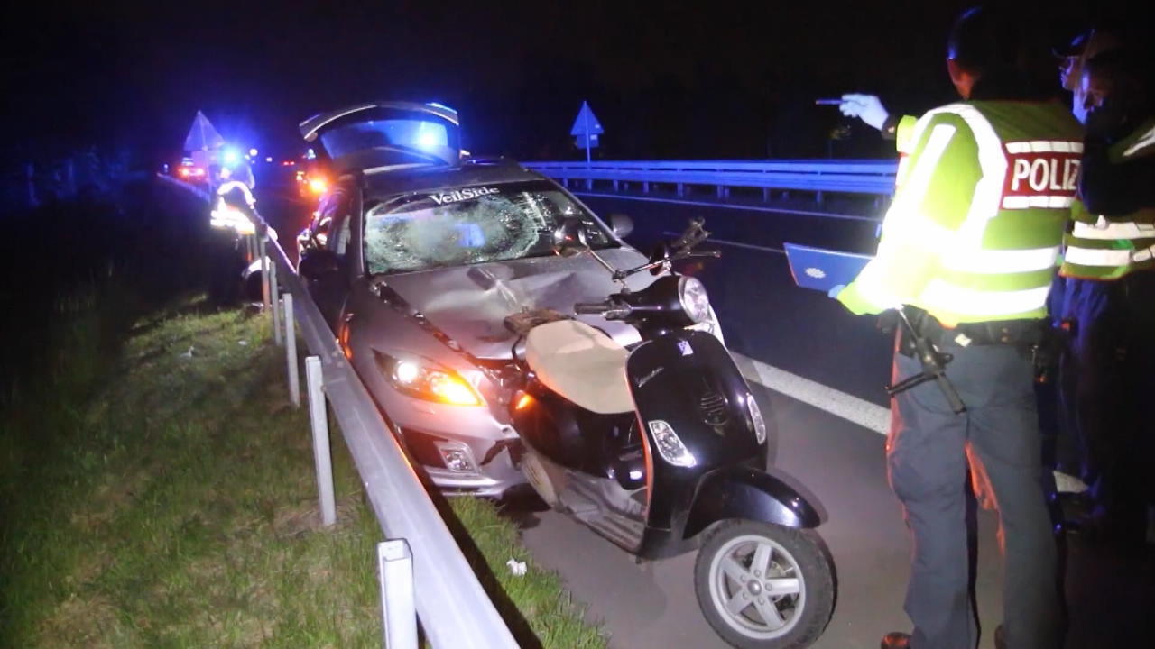 Roller aufgespießt Bizarre Verfolgungsjagd nach Alkohol-Crash