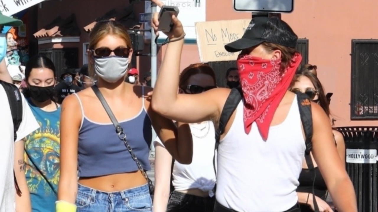 Kaia Gerber & Cole Sprouse demonstrieren zusammen Läuft da was?