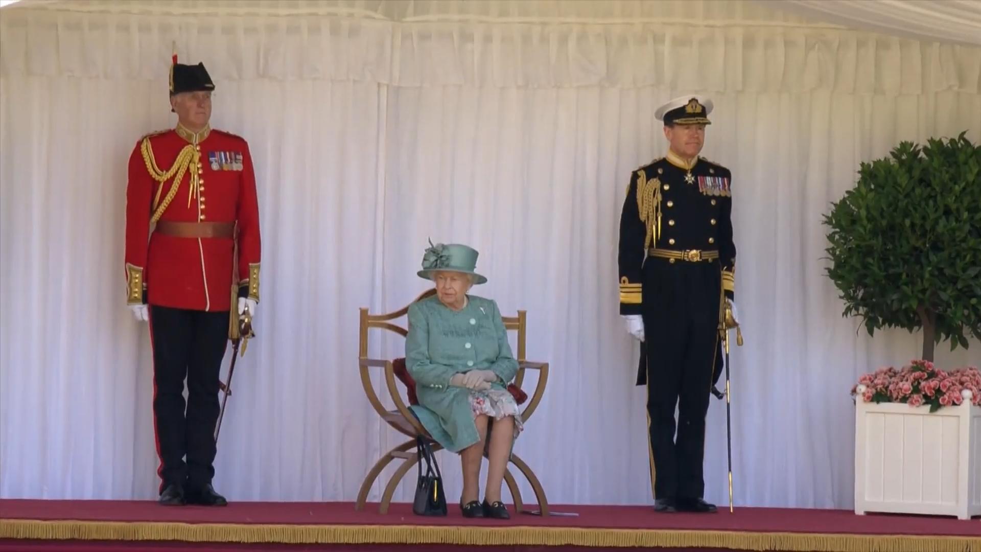 Queen Elizabeth Warum Ihre Geburtstagsparade 1955 Schon Einmal Ins Wasser Gefallen Ist