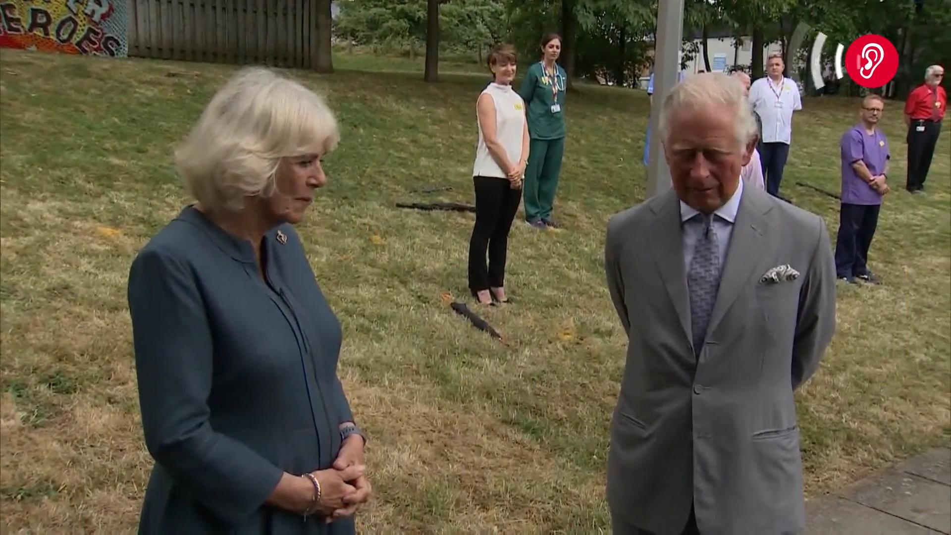 Prinz Charles: Erster Auftritt nach Corona-Infektion Herzogin Camilla und er besuchen Krankenhaus
