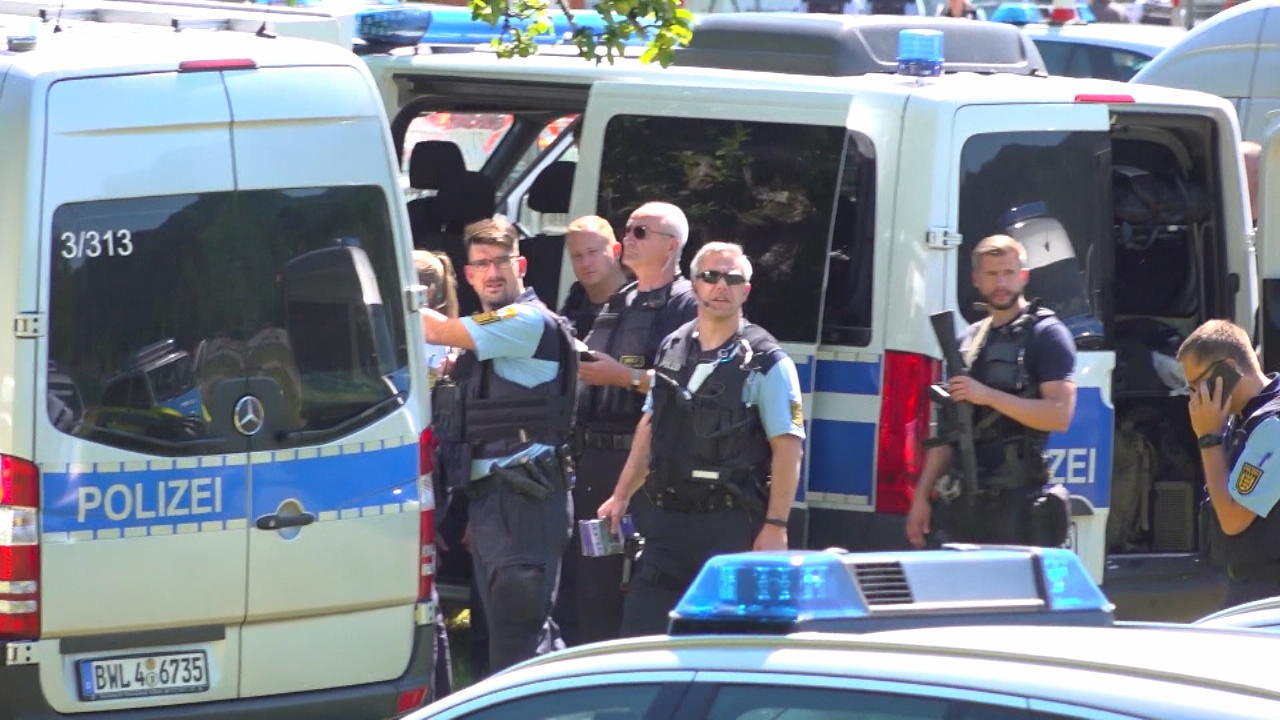 Suche nach bewaffnetem Mann in Oppenau (Schwarzwald) Bogen, Messer und Pistole - Polizisten entwaffnet