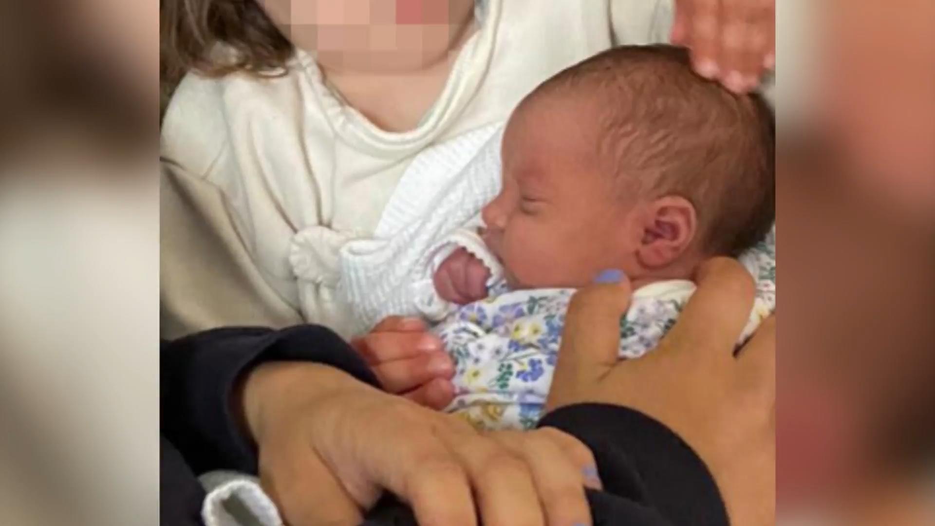 Wales: 3 Tage altes Baby stirbt beim Stillen Mutter nimmt Abschied von Luna
