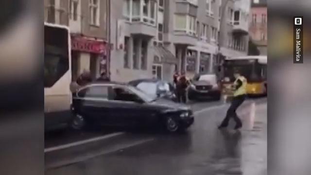 Berlin: Mann in BMW flieht vor Polizei, dann fallen Schüsse Mann rast mit Auto auf Polizisten zu