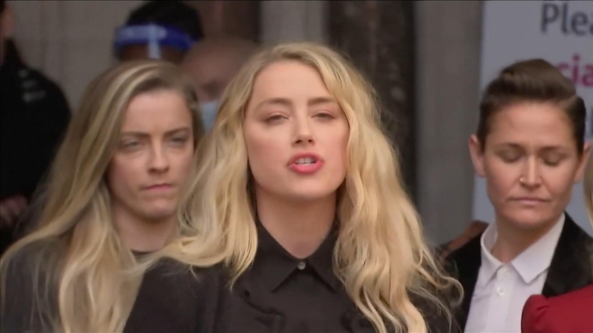 Johnny Depps Fans buhen Amber Heard aus Amber Heards und Johnny Depps Prozess endet