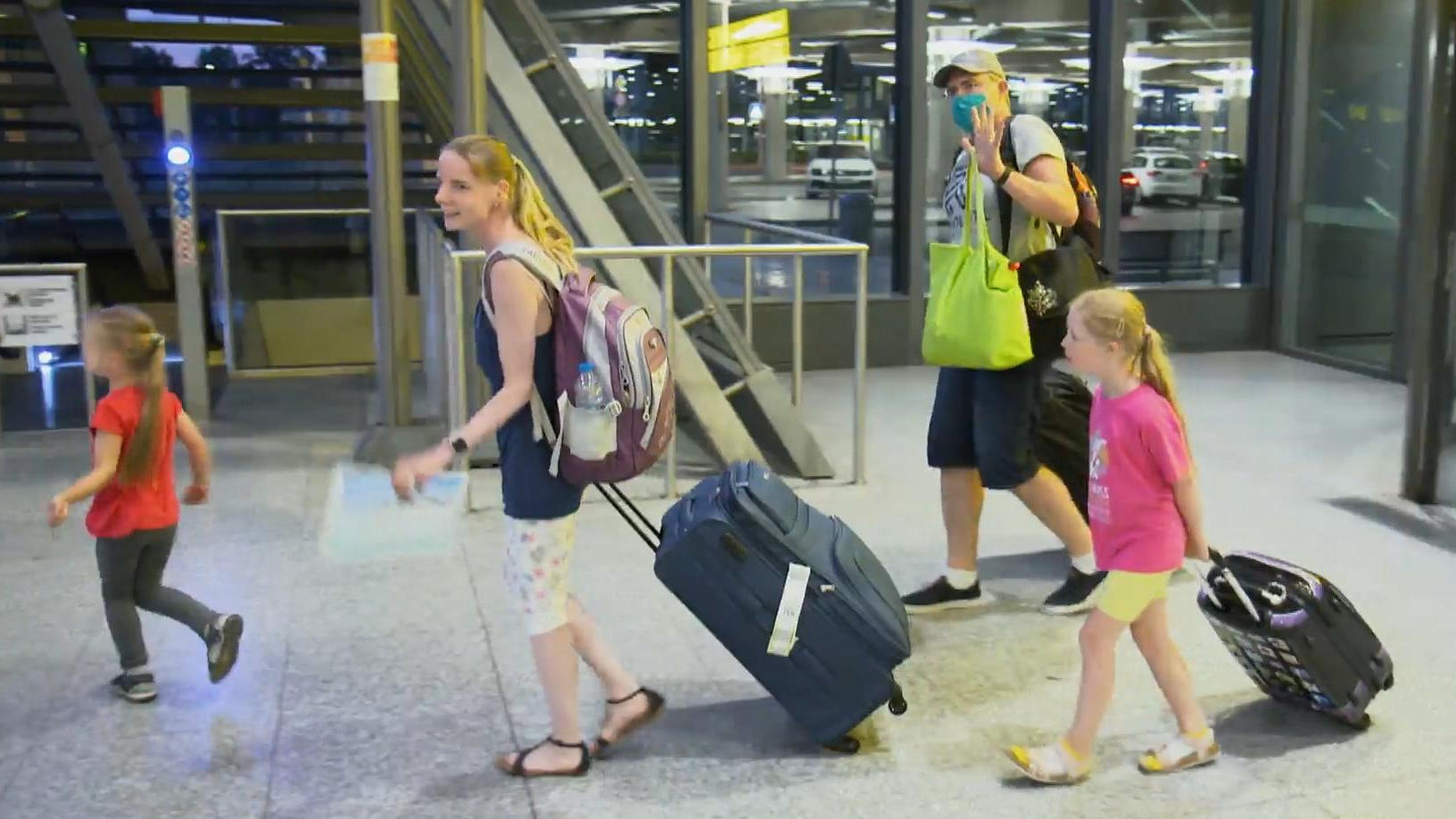Gestrandet im Urlaub: Familie bekommt "Sorry-Gutschein" Trotz Hinflug: Hotel und Rückflug storniert