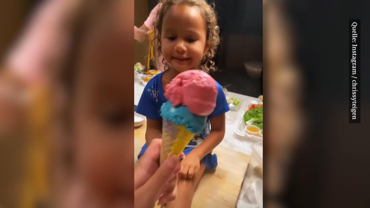 Chrissy Teigen zeigt Töchterchen wie man Eis macht Kochen mal anders
