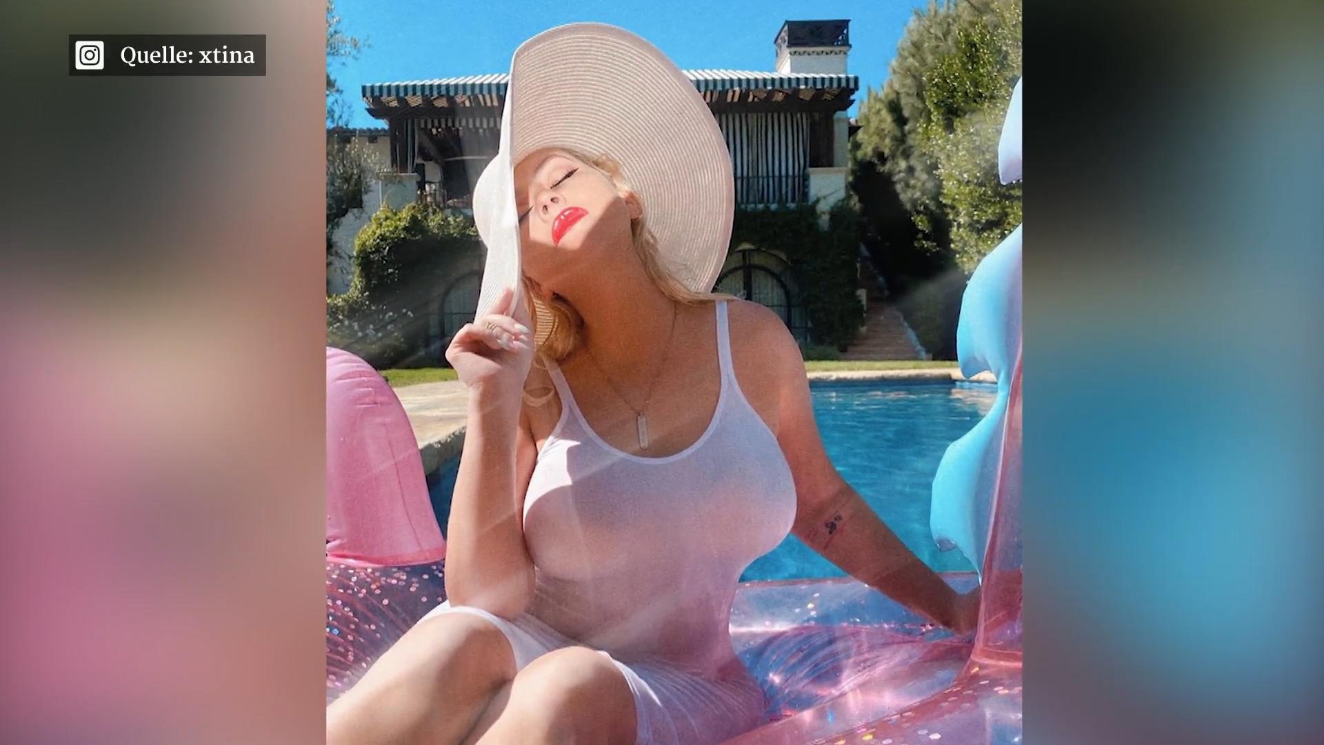 Christina Aguilera braucht eine Abkühlung Grüße aus dem Pool!
