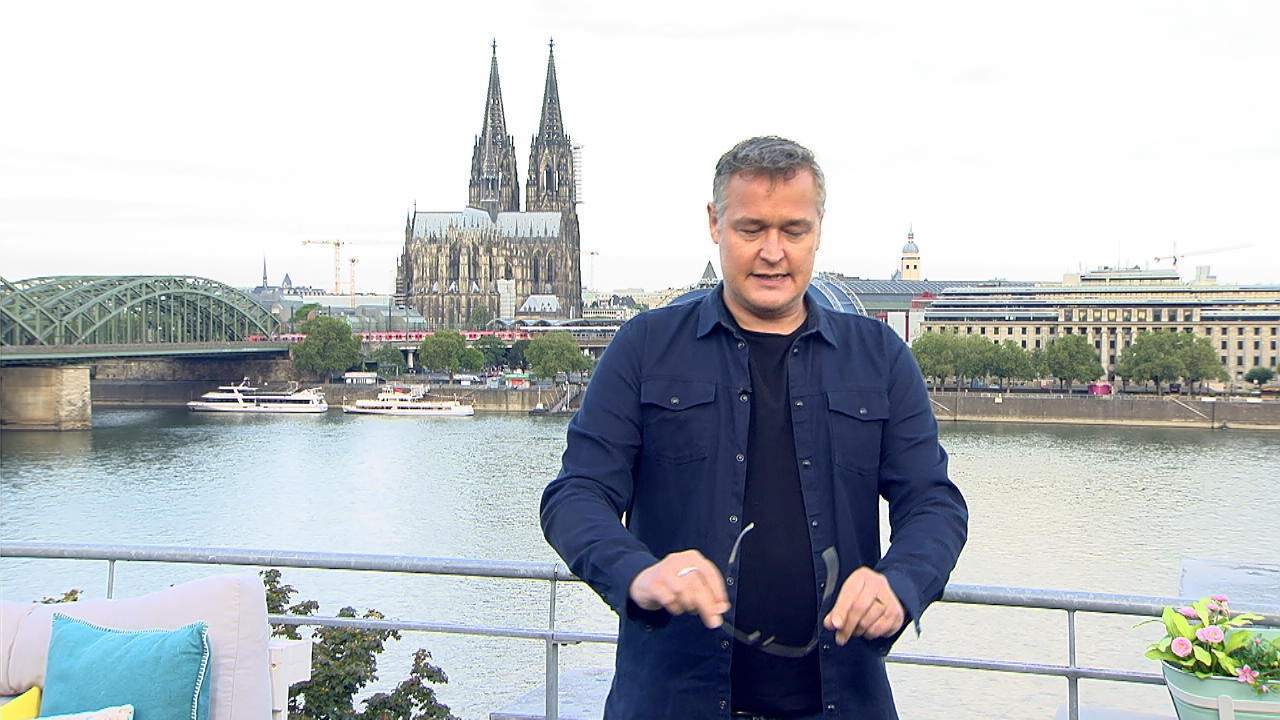 Bernd Fuchs wird live von Wespe attackiert "Aaah, ich bin allergisch"