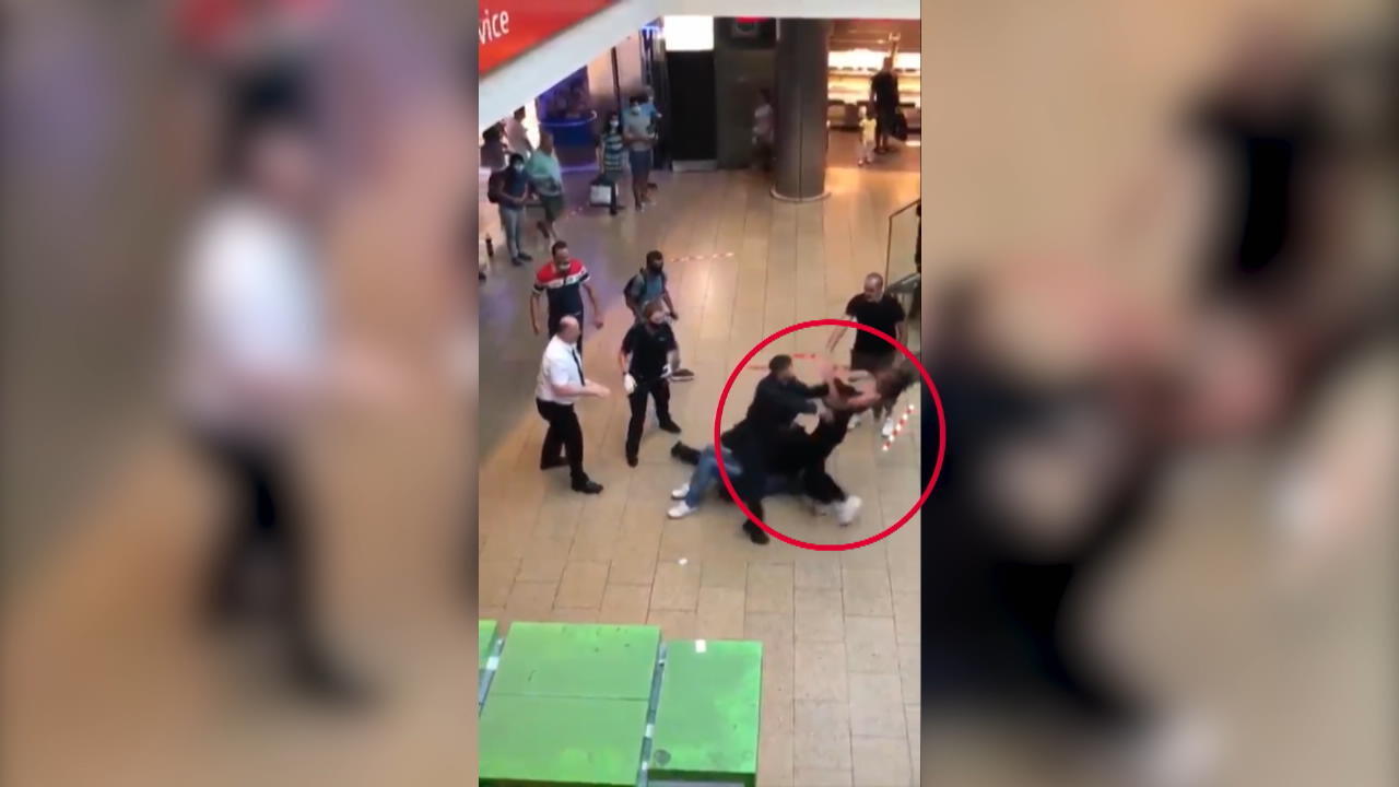 Video zeigt, wie Polizist Frau ins Gesicht schlägt Einsatz in Hannover eskalierte