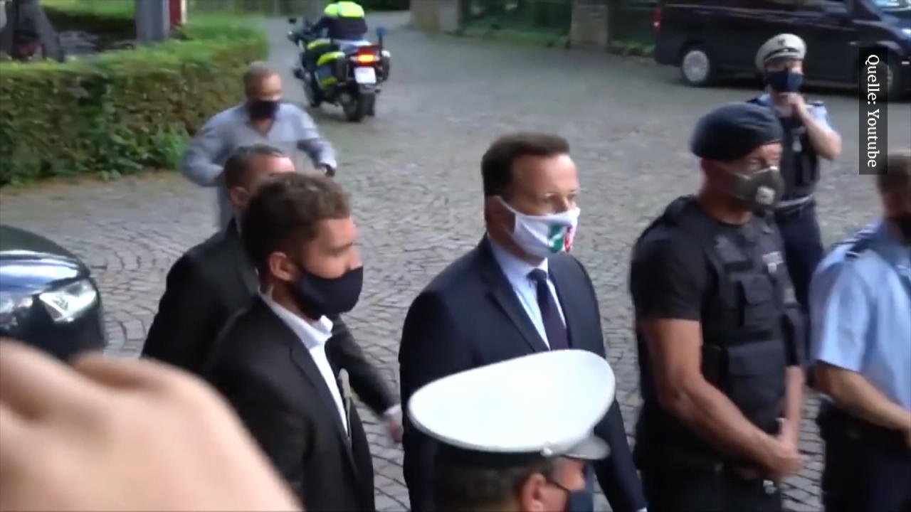 Jens Spahn bei Auftritt beschimpft und bespuckt Bergisch Gladbach