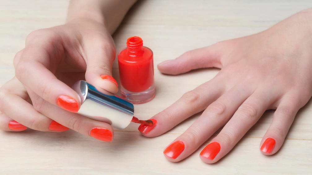 Was macht die Nägel am schnellsten trocken? Nagellack schneller trocknen