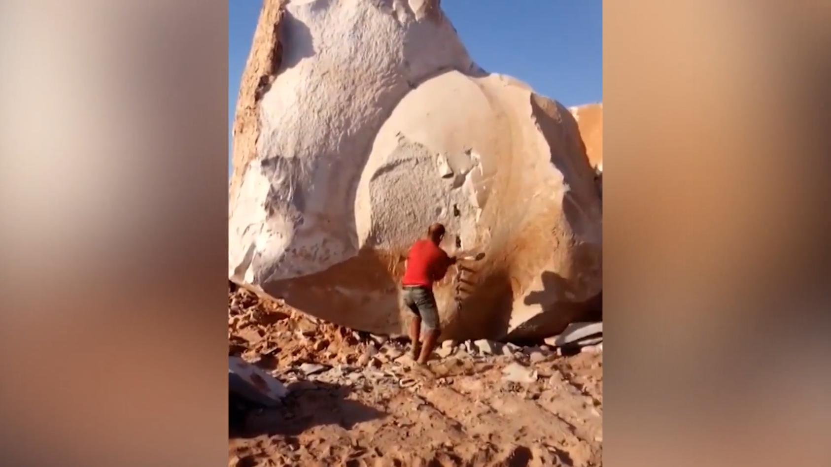 Türkischer Obelix spaltet Riesen-Fels In den Zaubetrank gefallen?
