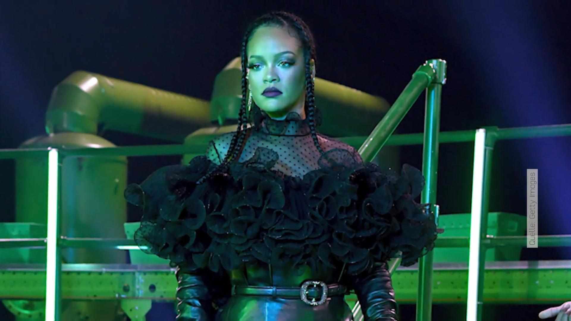 Rihanna liefert die heißeste Dessous-Show des Jahres Hier räkelt sich sogar Demi Moore!