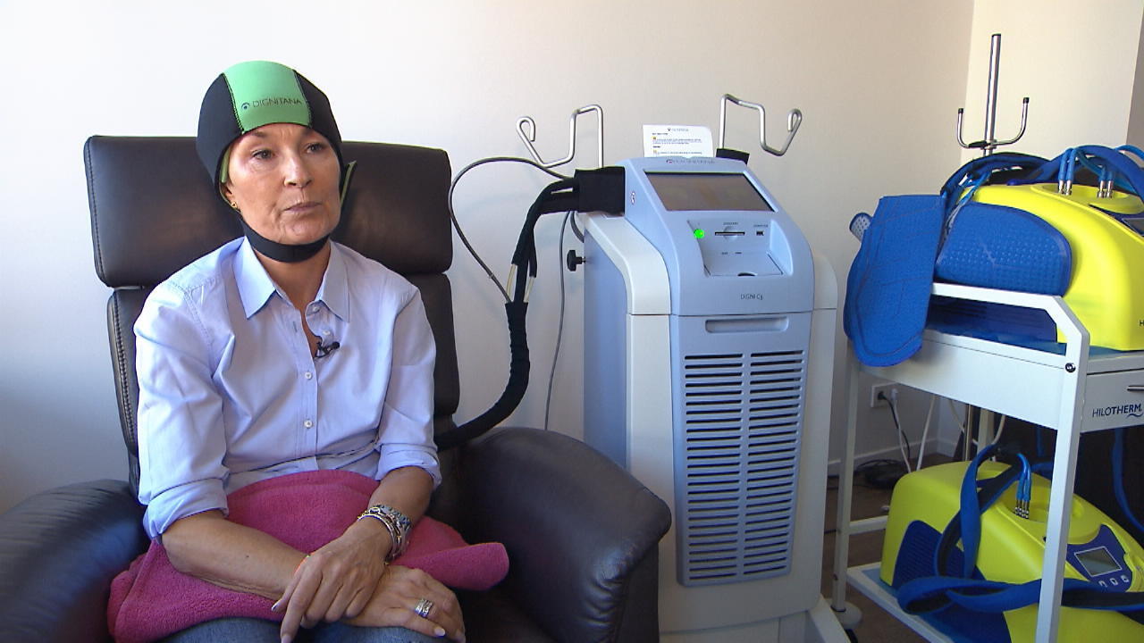 So behalten Chemo-Patienten ihre Haare Kühlsystem hilft gegen Chemo-Nebenwirkungen
