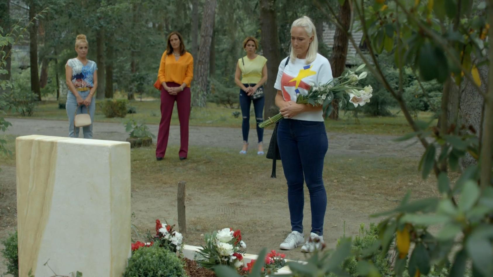 Maren nimmt Abschied an Alexanders Grab GZSZ-Folge 7118 vom 21.10.2020
