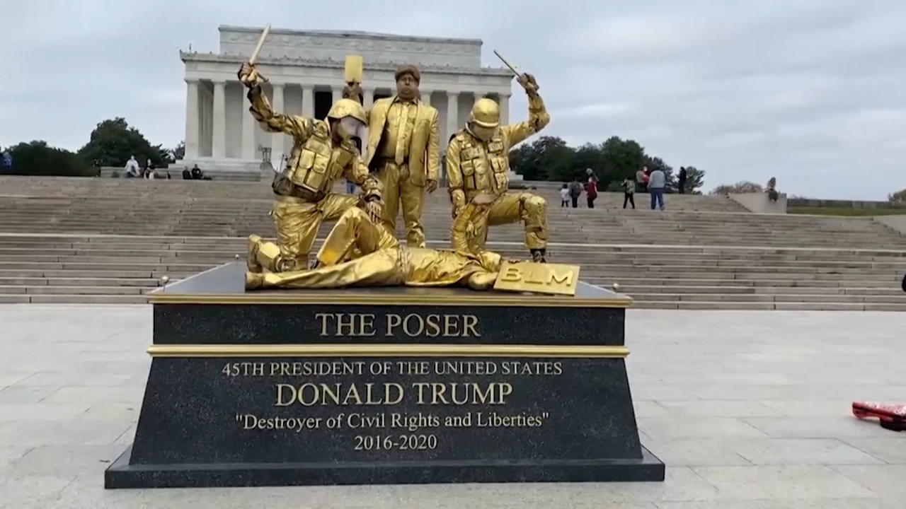 Lebendige Statuen zeigen Momente aus Trumps Amtszeit Peinliche Posen