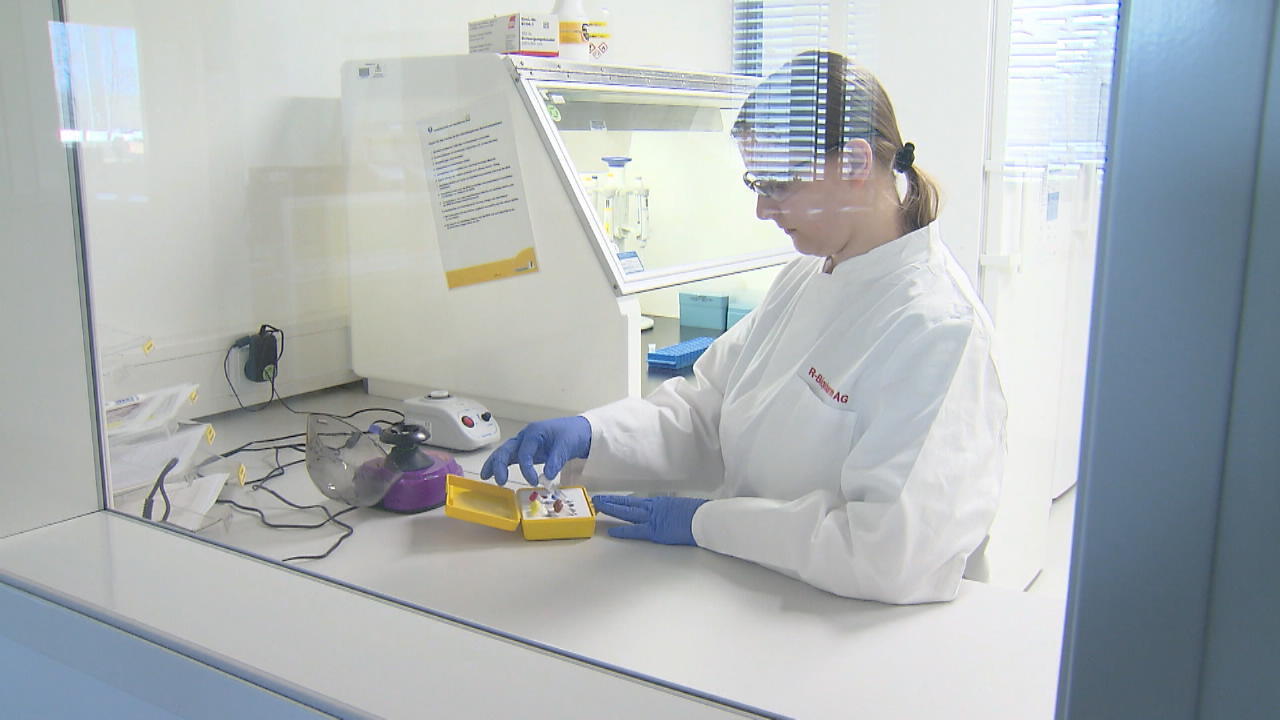 Wer bekommt jetzt noch einen PCR-Abstrich? Labore sind vielerorts überlastet