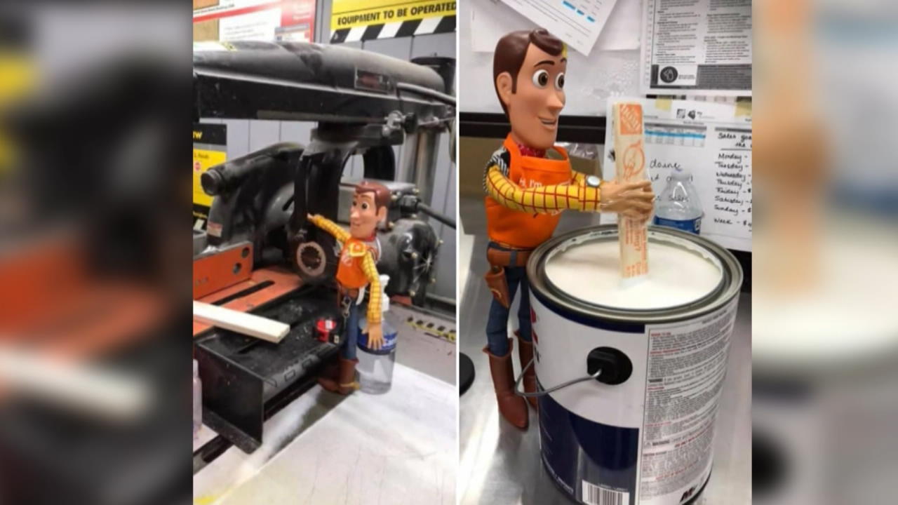 Toy Story-Held Woody hilft im Baumarkt aus Mitarbeiter des Monats