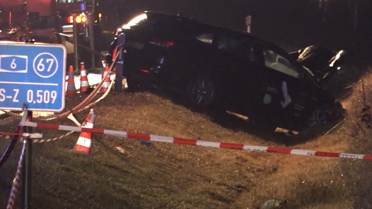 Auto erfasst zwei Polizisten nach Unfallaufnahme Tragischer Folgeunfall