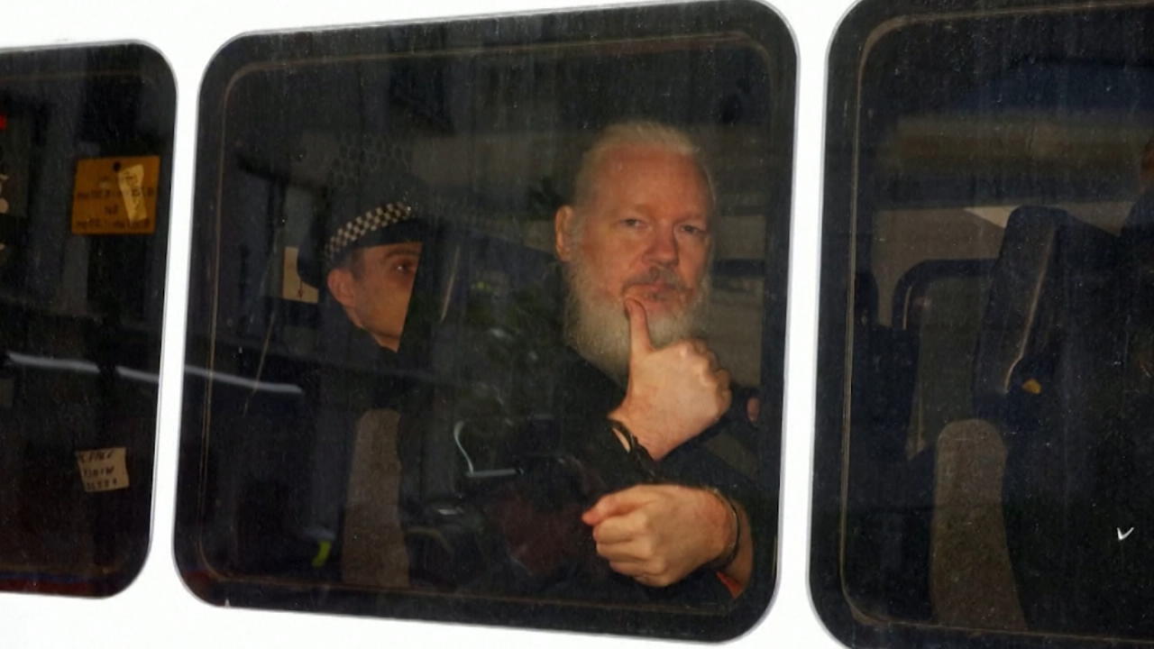 Gericht: Julian Assange soll nicht ausgeliefert werden Jubel bei Anhängern des Wikileaks-Gründers