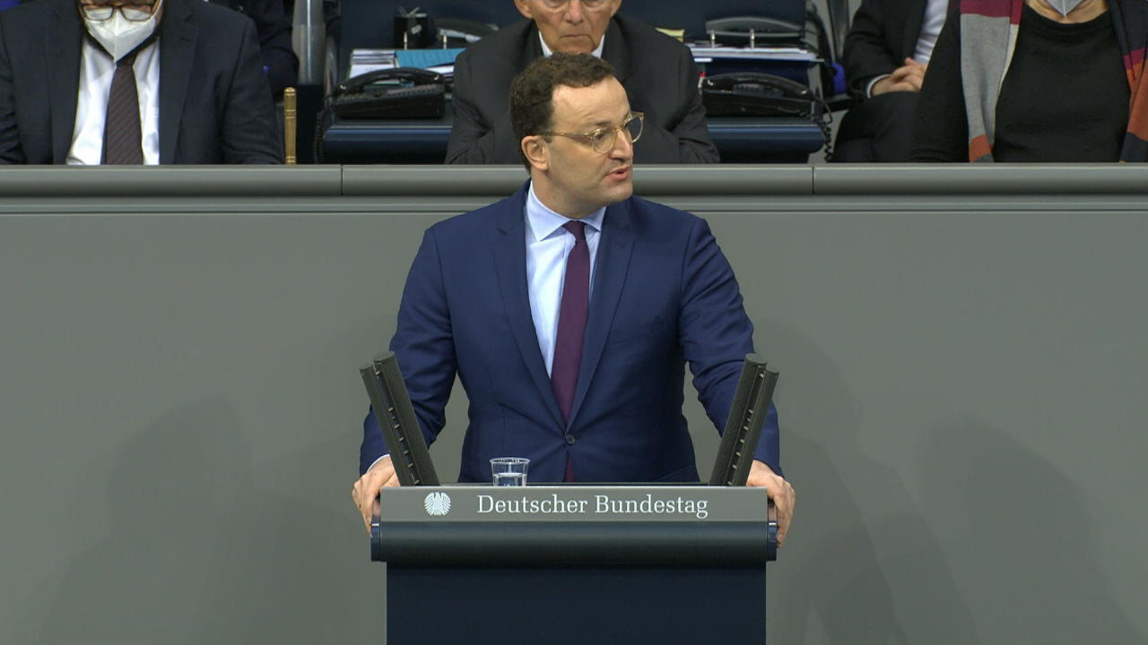 Spahn verteidigt europäischen Weg Regierungserklärung des Gesundheitsministers