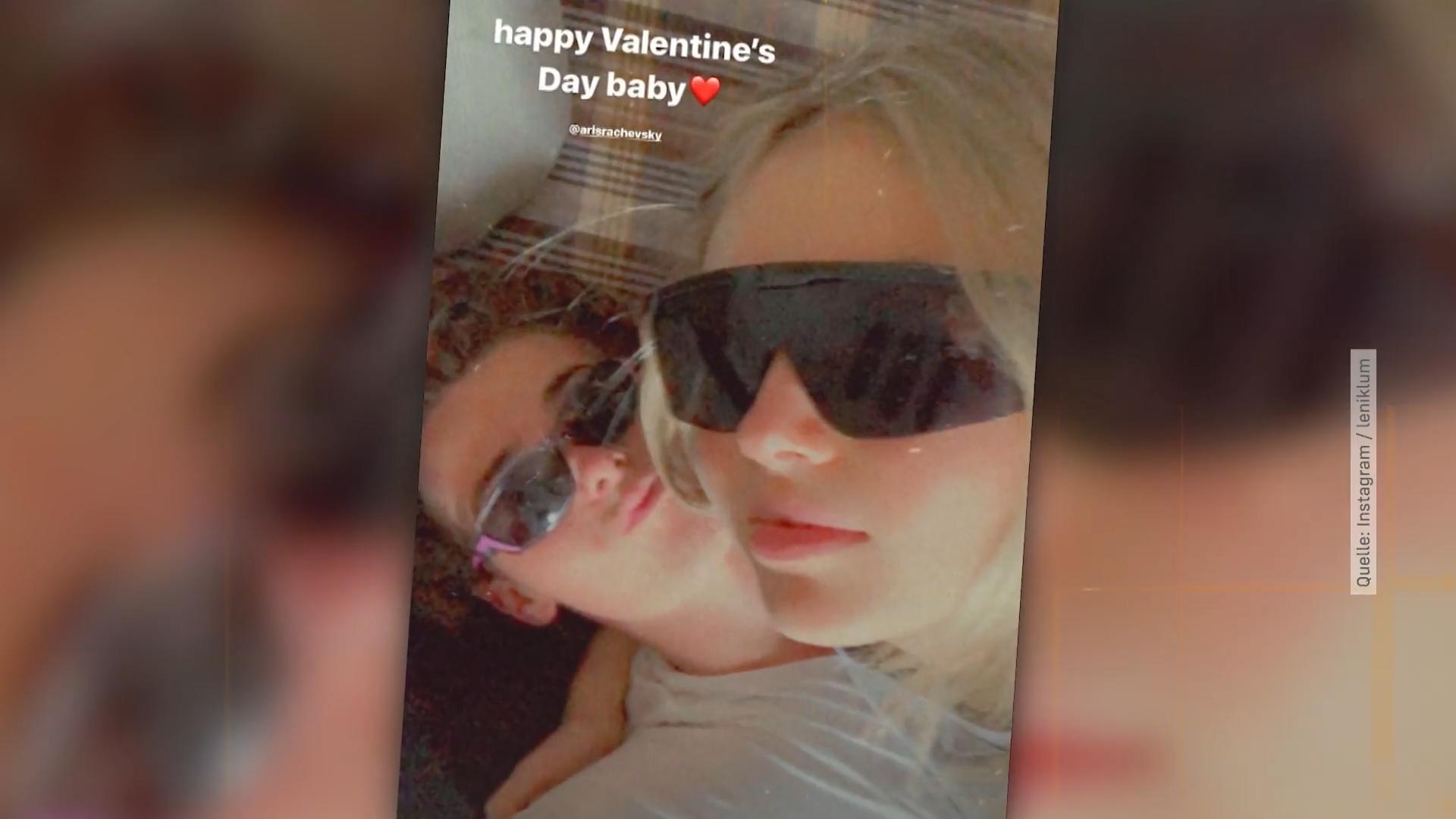 Leni Klum zeigt ihren Lover Aris Klums voll verknallt