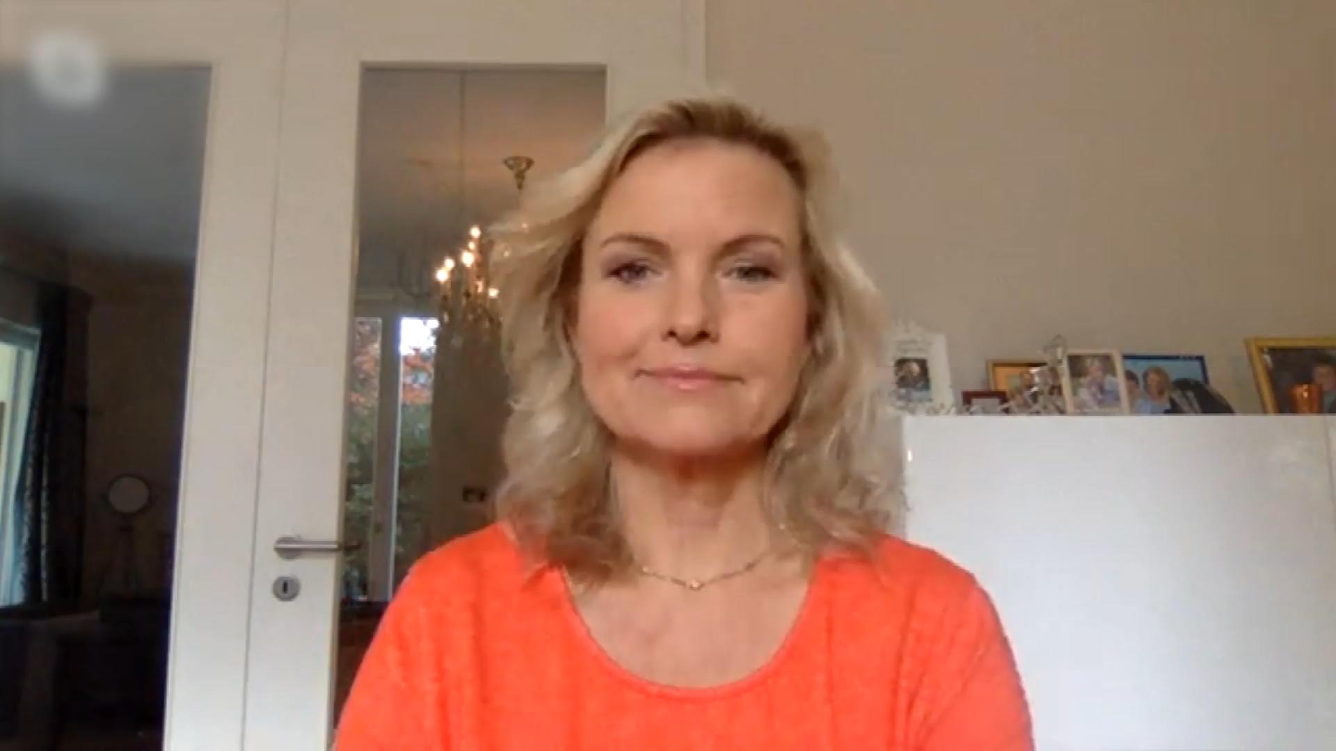Wie man finanziell gut durch die Pandemie kommt Finanzexpertin Carola Ferstl im VIPstagram-Talk