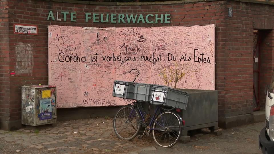 Passanten schreiben in Köln auf Wand, was ihnen fehlt Wünsche "nach" Corona