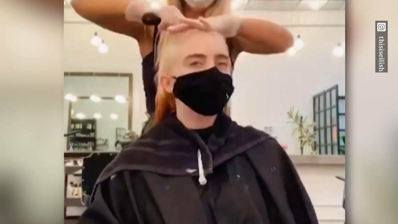 Video zeigt Billie Eilishs Haar-Transformation Von schwarz-grün zu blond