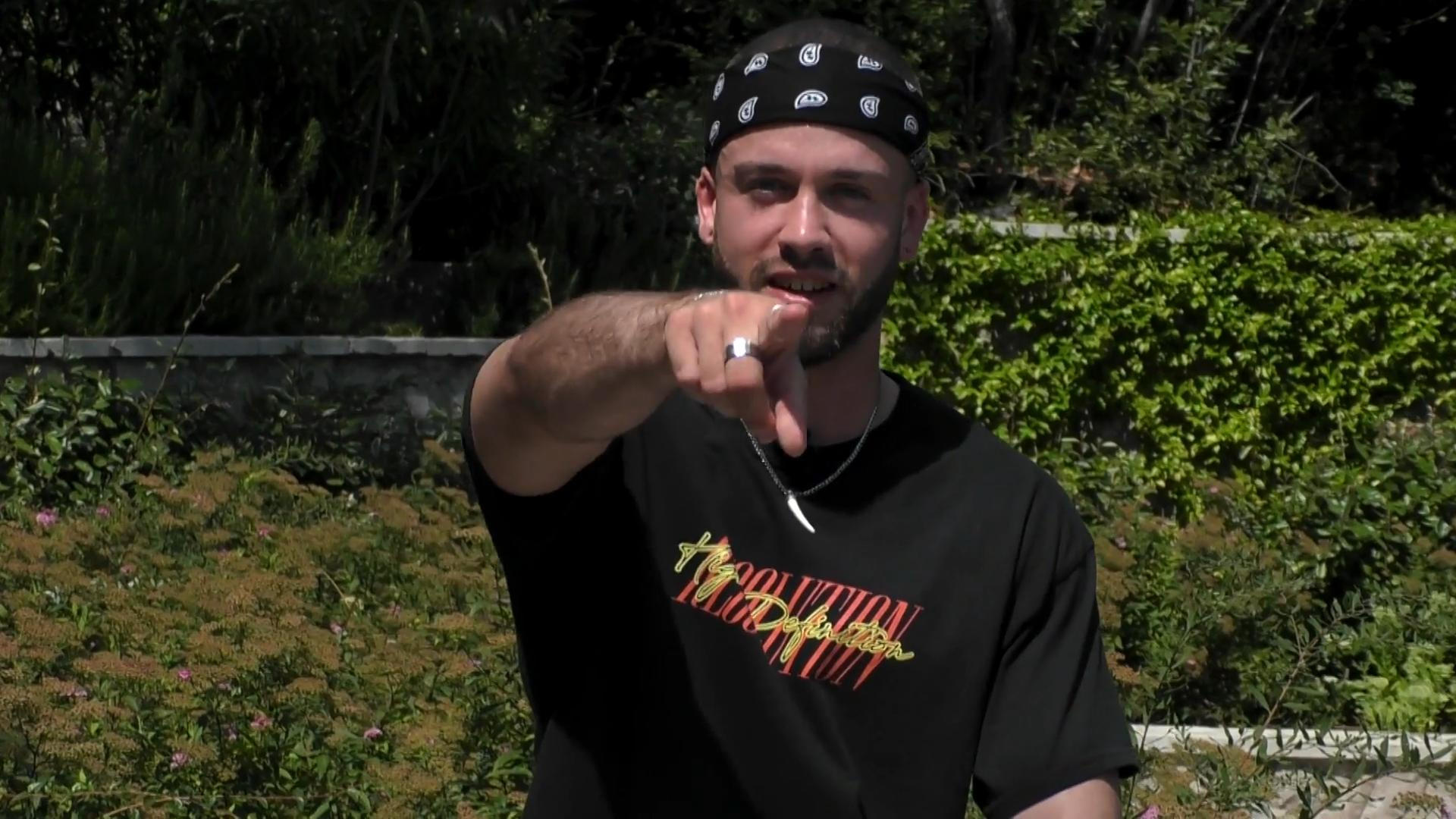 Tim:  "Get the party started!" "Temptation Island"-Verführer