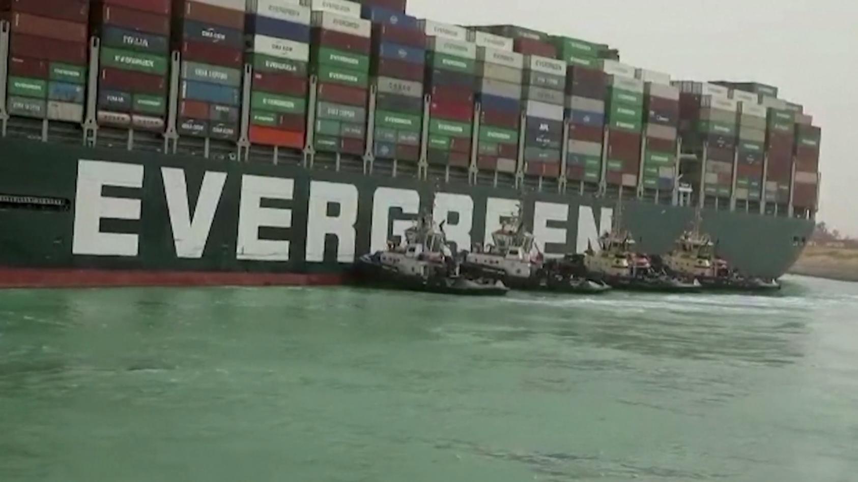 Stau auf Suezkanal: "Leichte Bewegung" bei Schiffsbergung USA bieten Hilfe an