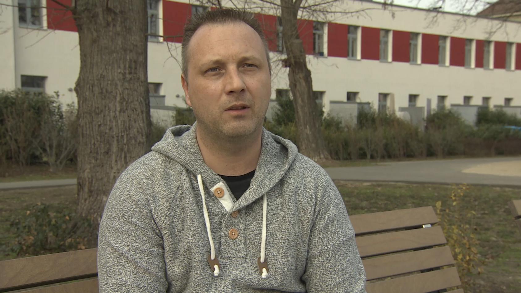 Wusste nicht, dass er adoptiert wurde Adoptivkind Jan Klein