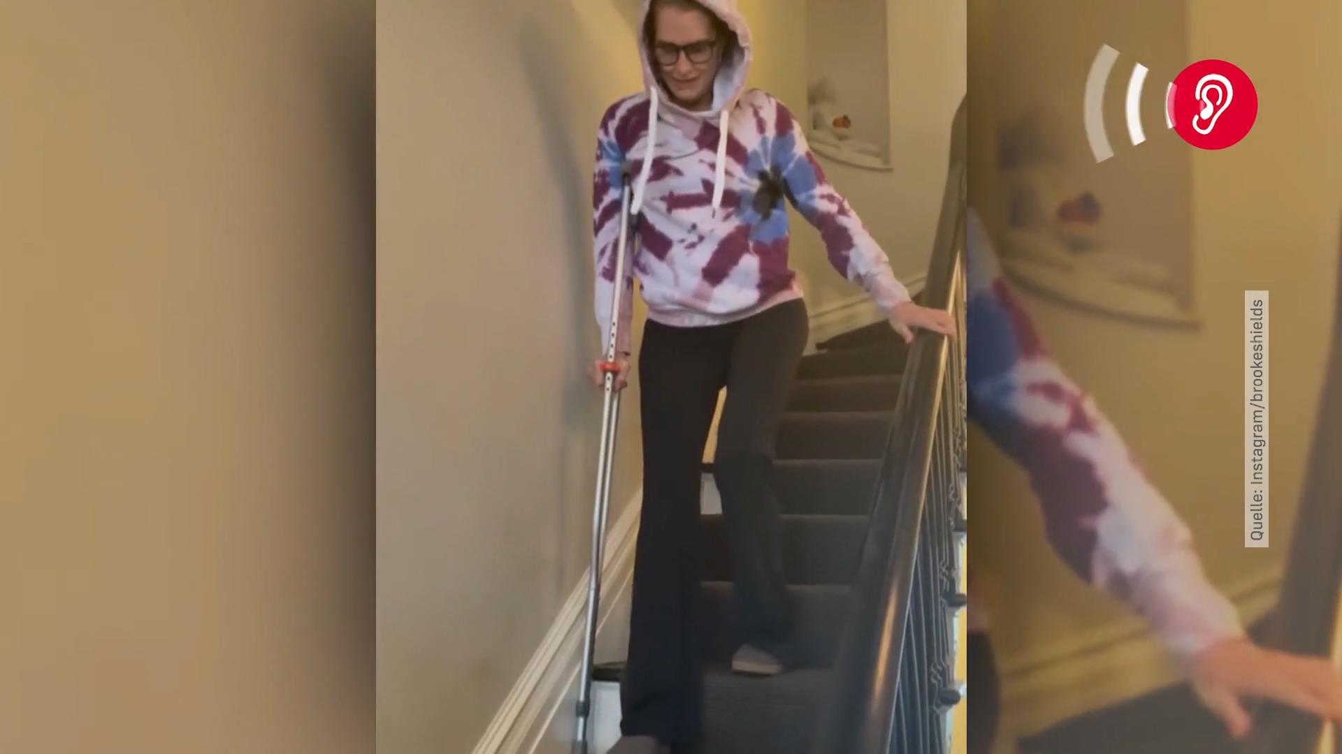 Brooke Shields kann wieder Treppen steigen Nach Sportunfall musste sie neu laufen lernen