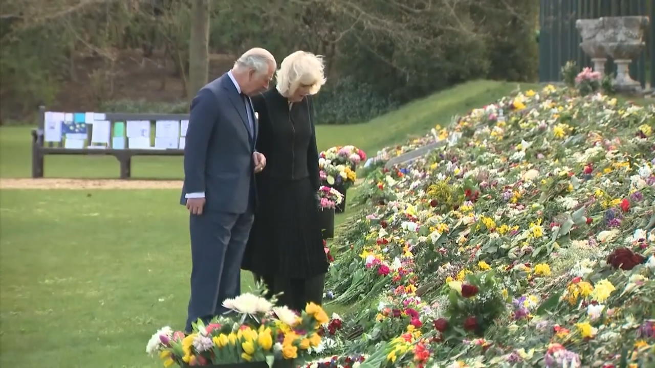 Prinz Charles und Herzogin Camilla den Tränen nah Tief berührt von Blumenflut für Prinz Philip